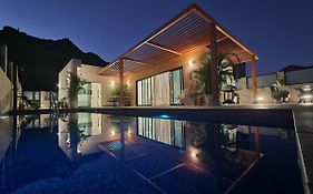 Villa De Lujo Con Piscina Climatizada